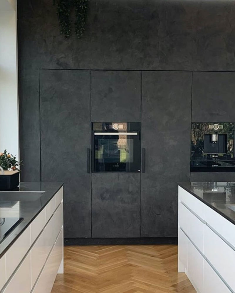 KABRIC er en innovativ hybrid, der forener malingens funktionelle evner med spartlens visuelle egenskaber. Det betyder, at KABRIC kan påføres med både pensel, spartel og rulle og kan gøres færdig på samme tid som en malet væg. Med KABRIC får du en mat, stoflig overflade, der leder tankerne hen på udefinerede tekstiler. Color Coal. 