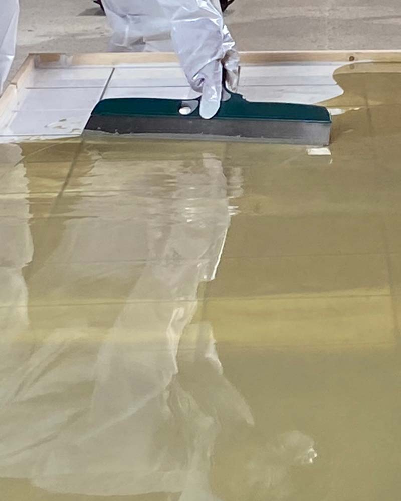 Husk egnede værnemidler ved håndtering og påføring af Smooth Prepare  som er et epoxy-produkt. 